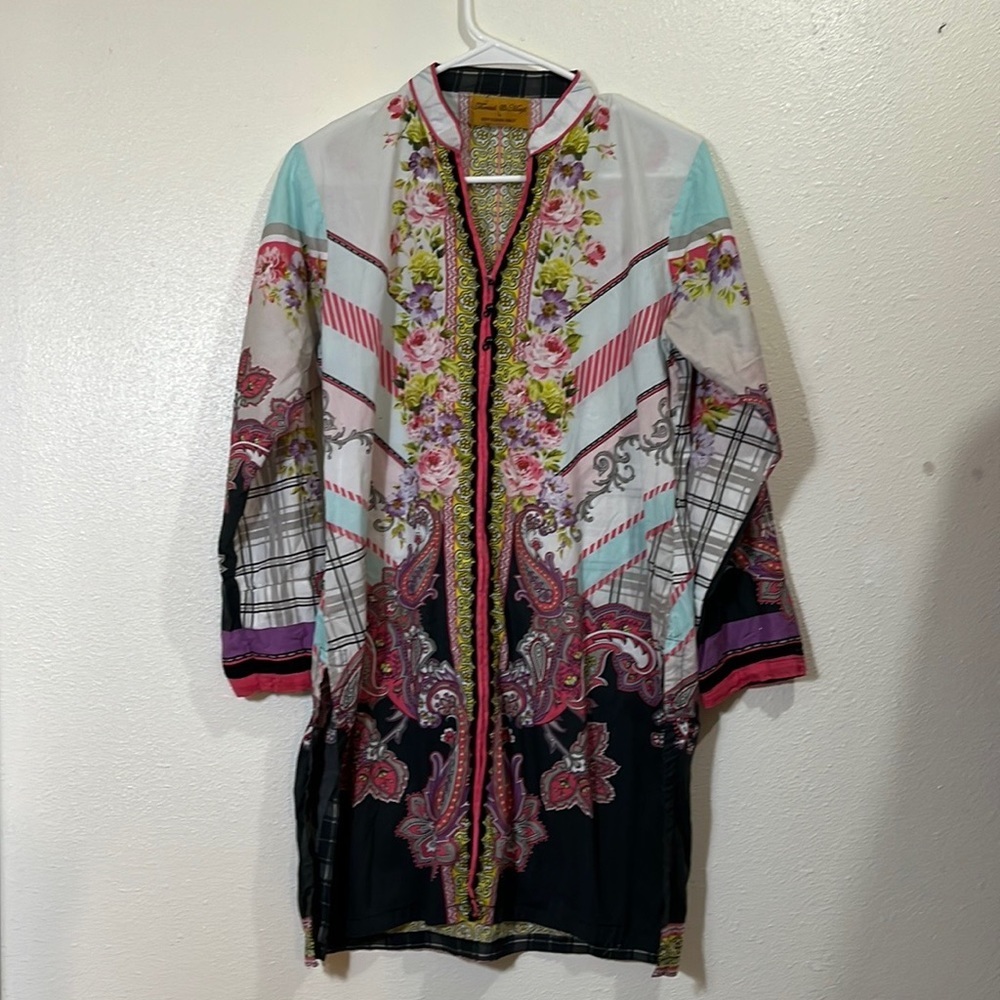 Thread & Motif long sleeved, long blouse. Size Large.
